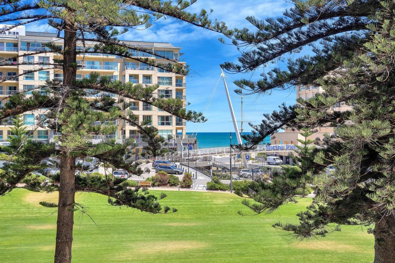 Sea And Park Deluxe Glenelg Apartment Exterior photo